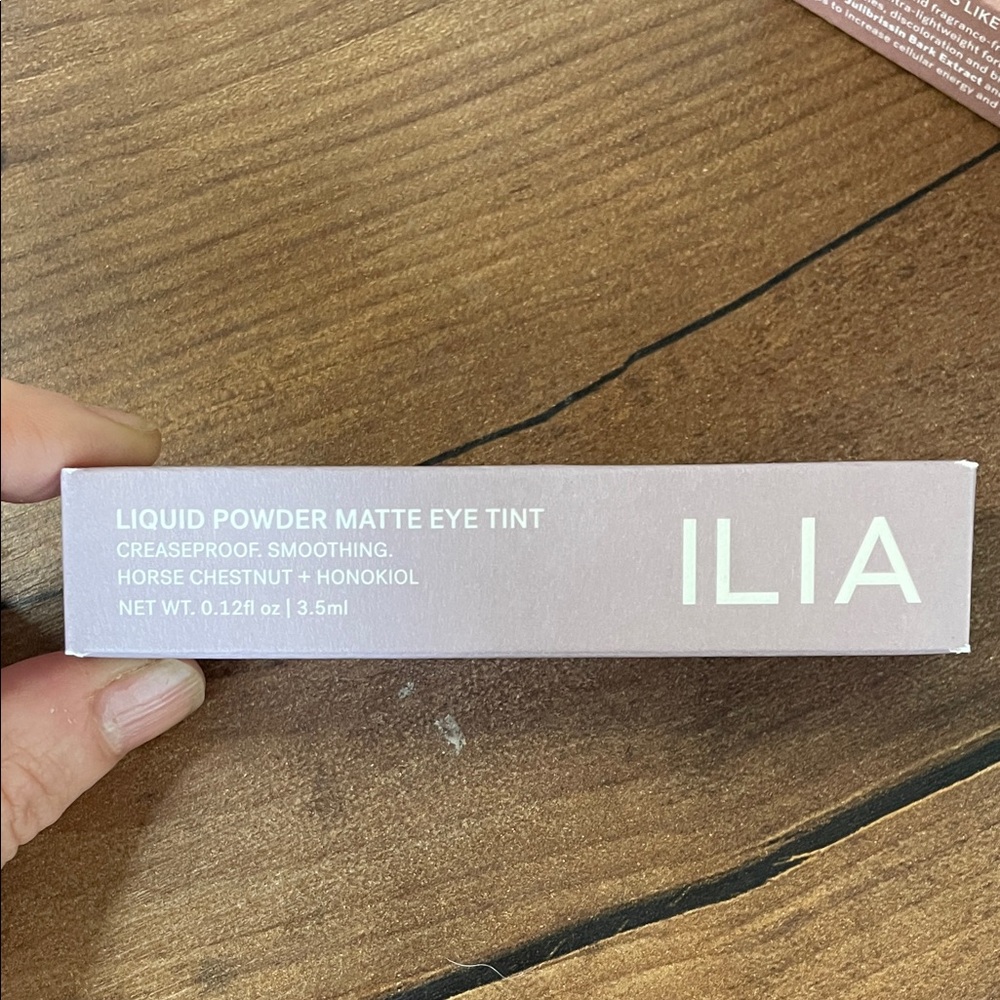 ILIA Liquid Powder Matte Eye Tint (Dove)